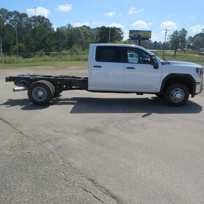 2026 GMC Sierra 3500 HD Chassis Cab Pro