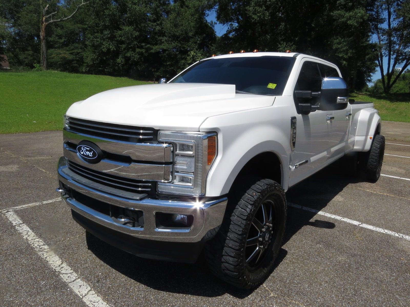 2017 Ford Super Duty F-350 DRW Lariat