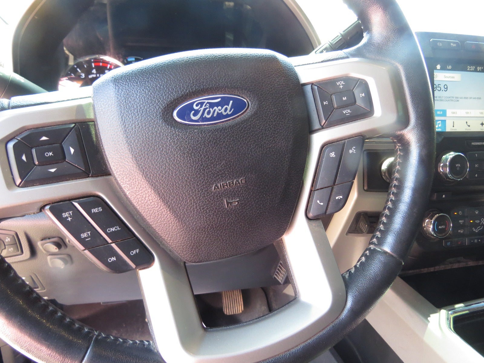 2017 Ford Super Duty F-350 DRW Lariat