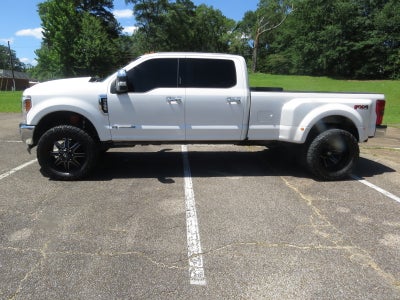 2017 Ford Super Duty F-350 DRW Lariat