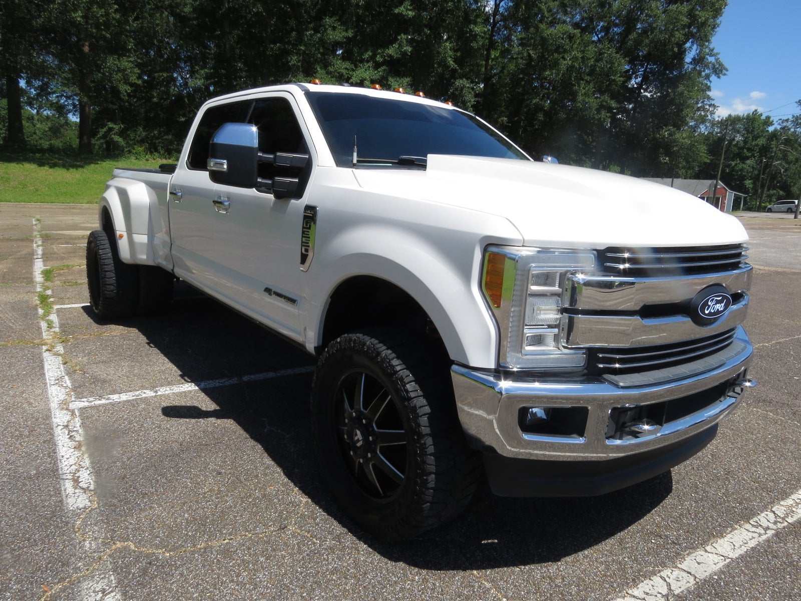 2017 Ford Super Duty F-350 DRW Lariat