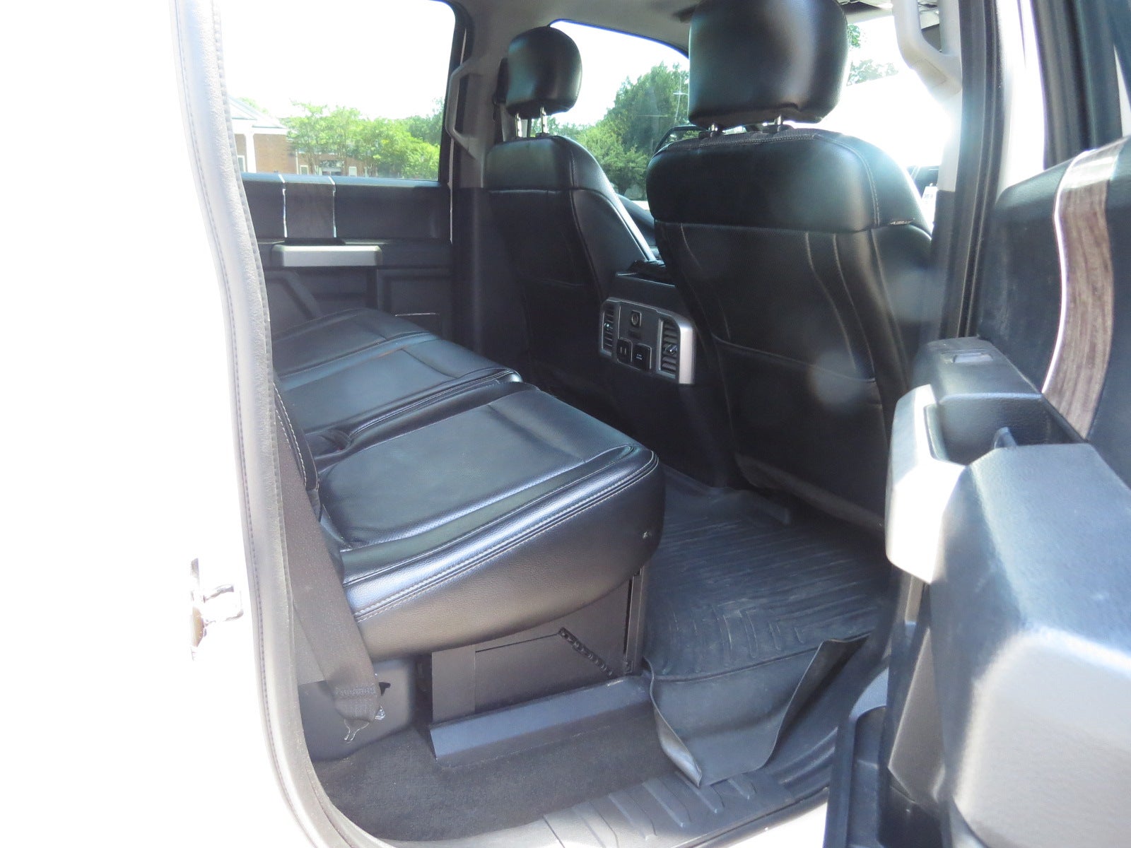 2017 Ford Super Duty F-350 DRW Lariat